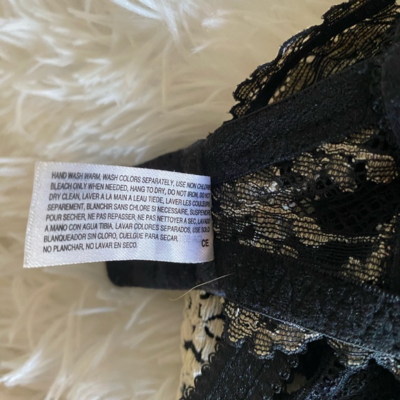 WACOAL 36 DD black lace underwire Bra
embroidery in a cream color - Picture 5 of 5